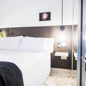 https://the-black-house.in-canary-islands.com